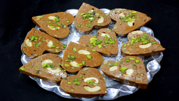 Desi Ghee Son Halwa (देसी घी सोन हलवा)