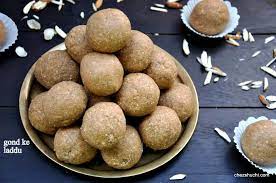 Gondh Ke Ladoo (गोंध के लड्डू)