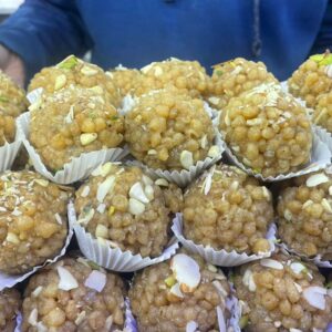 Urad Ki Daal Ke Ladoo (उरद की दाल के लड्डू)