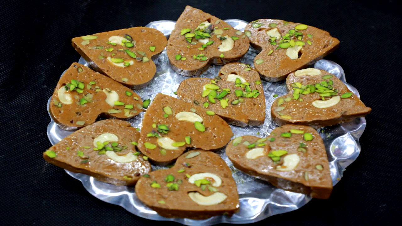 Desi Ghee Son Halwa (देसी घी सोन हलवा)